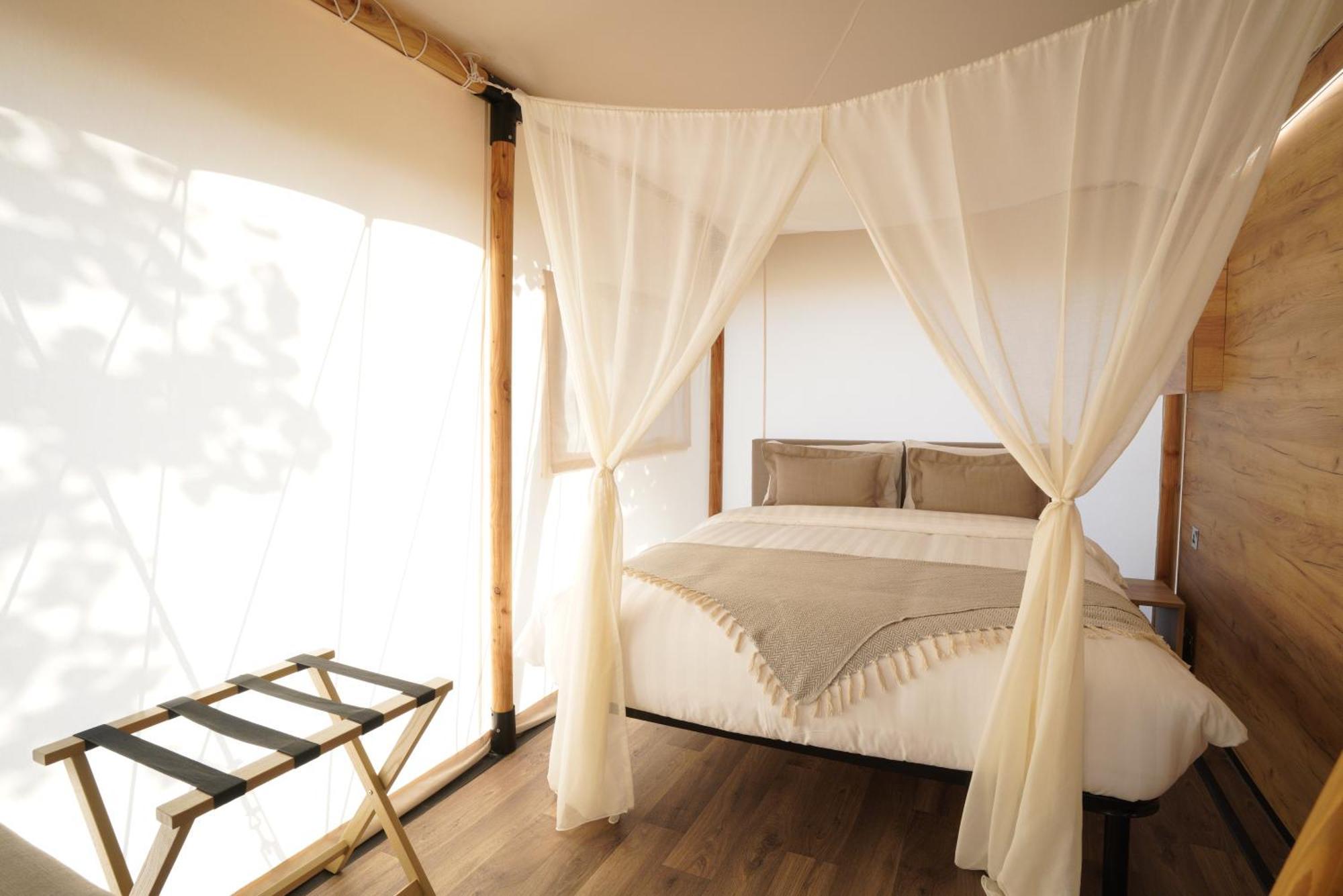Bab Al Nojoum Hudayriyat Villas Abu Dhabi Room photo
